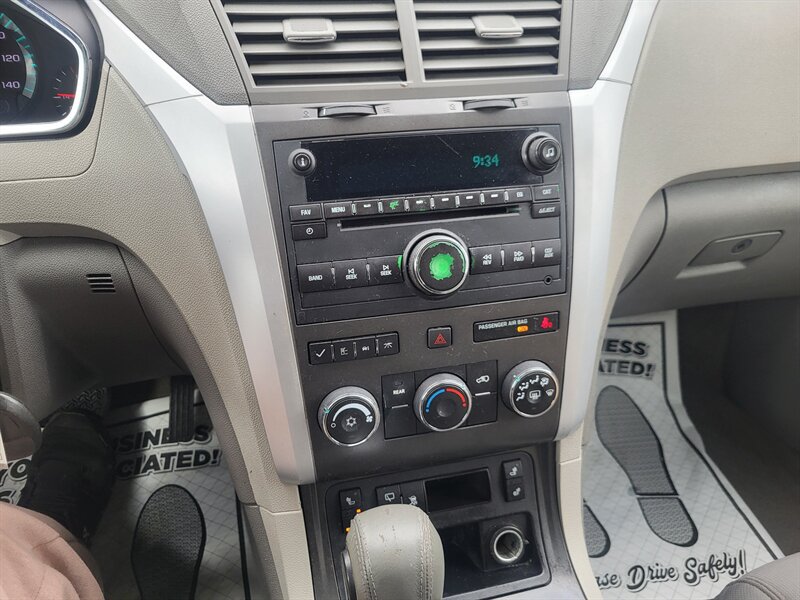 Used 2012 Chevrolet Traverse LT FWD image 18
