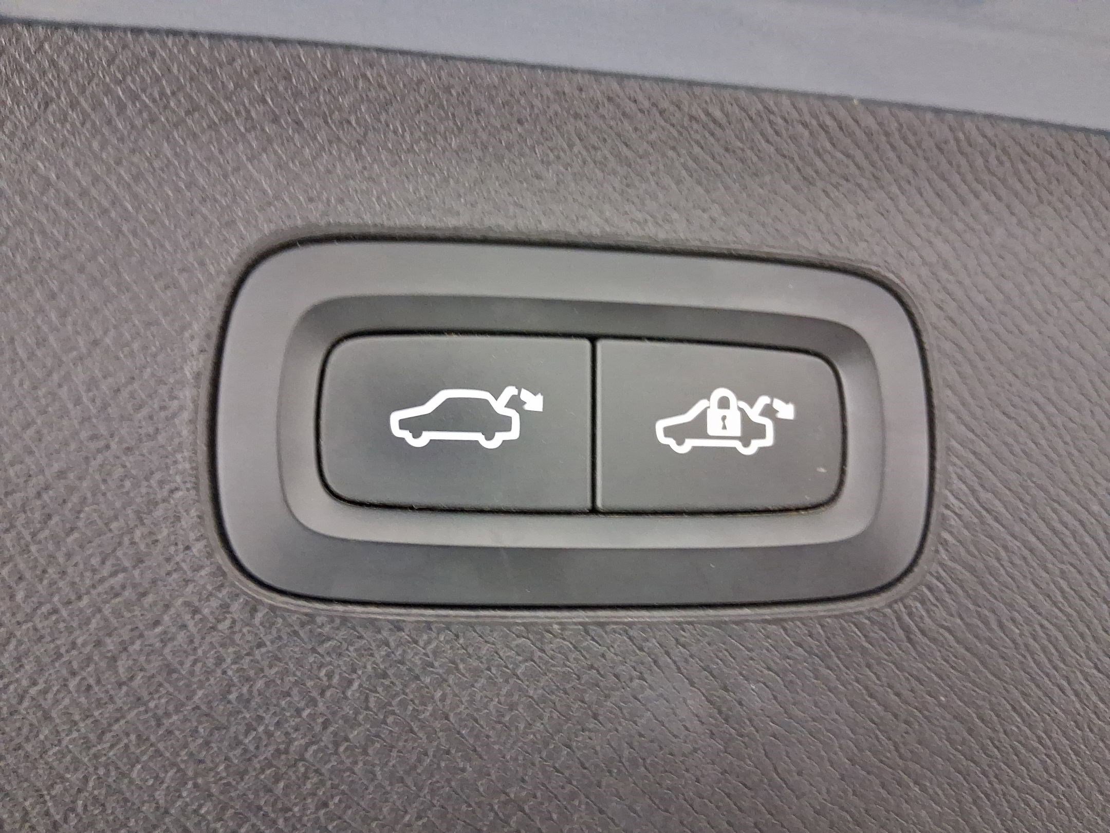 Used 2020 Volvo XC90 T6 Momentum w/ Protection Package image 17