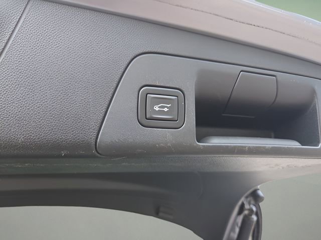 Used 2021 Buick Envision Essence w/ Technology Package I image 32