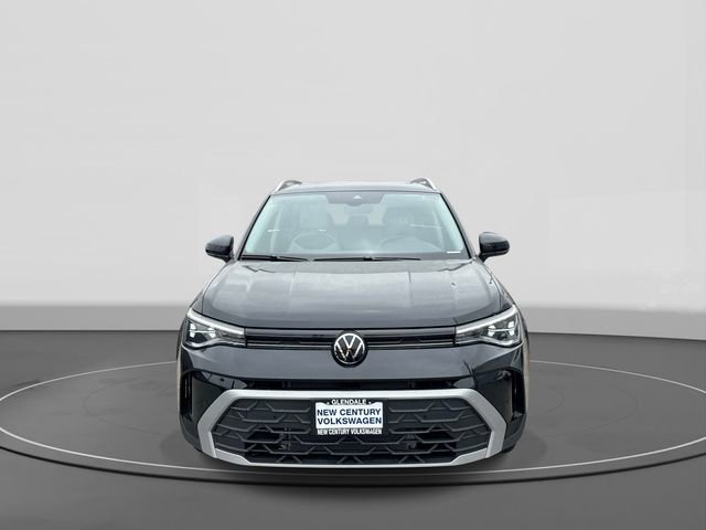 New 2026 Volkswagen Taos SE FWD image 2