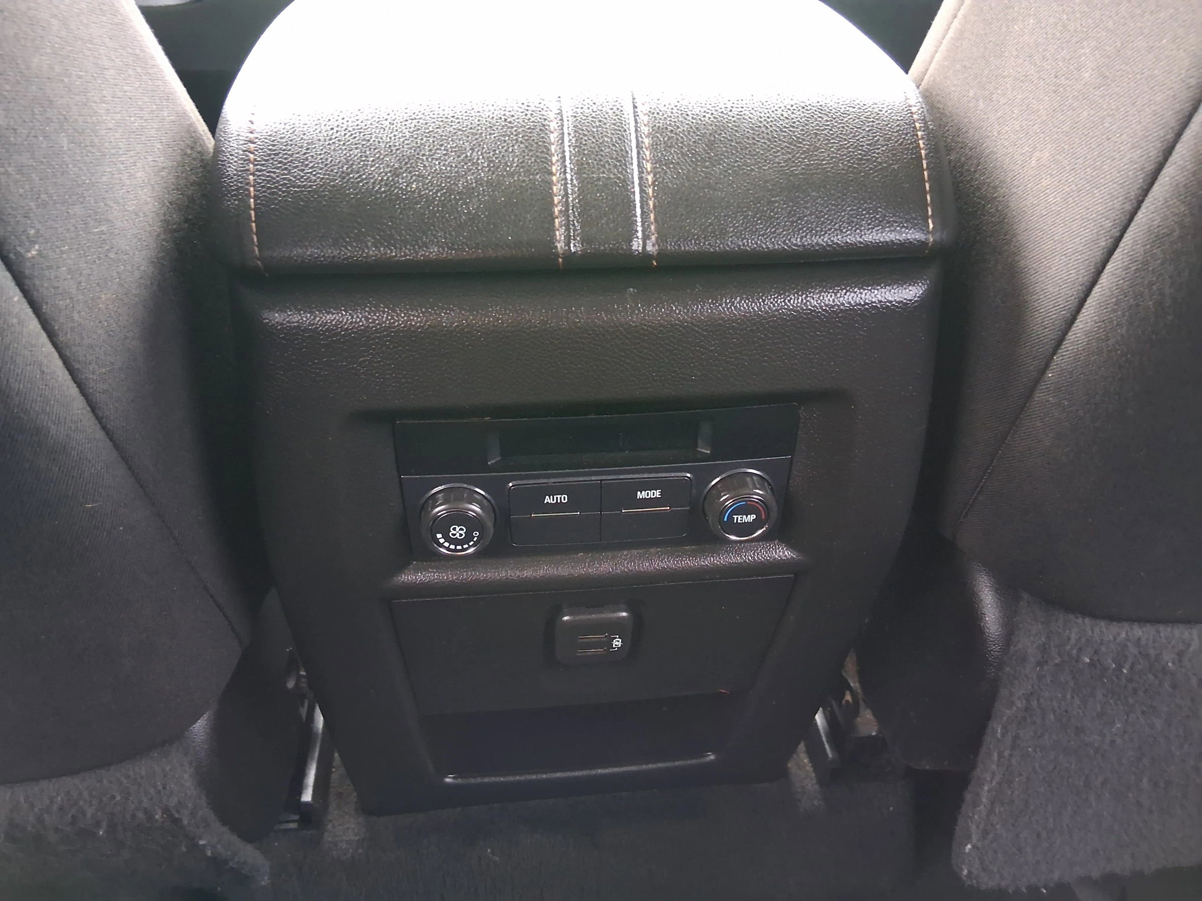 Used 2018 Chevrolet Traverse LT FWD image 18