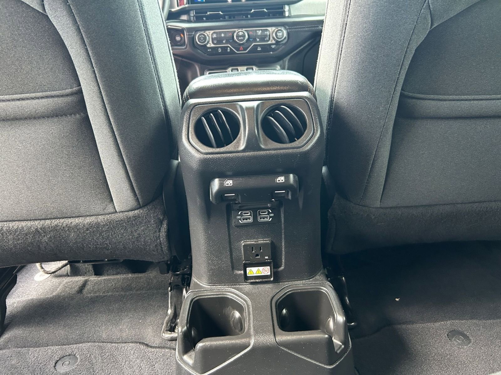 Used 2025 Jeep Wrangler Sahara image 23