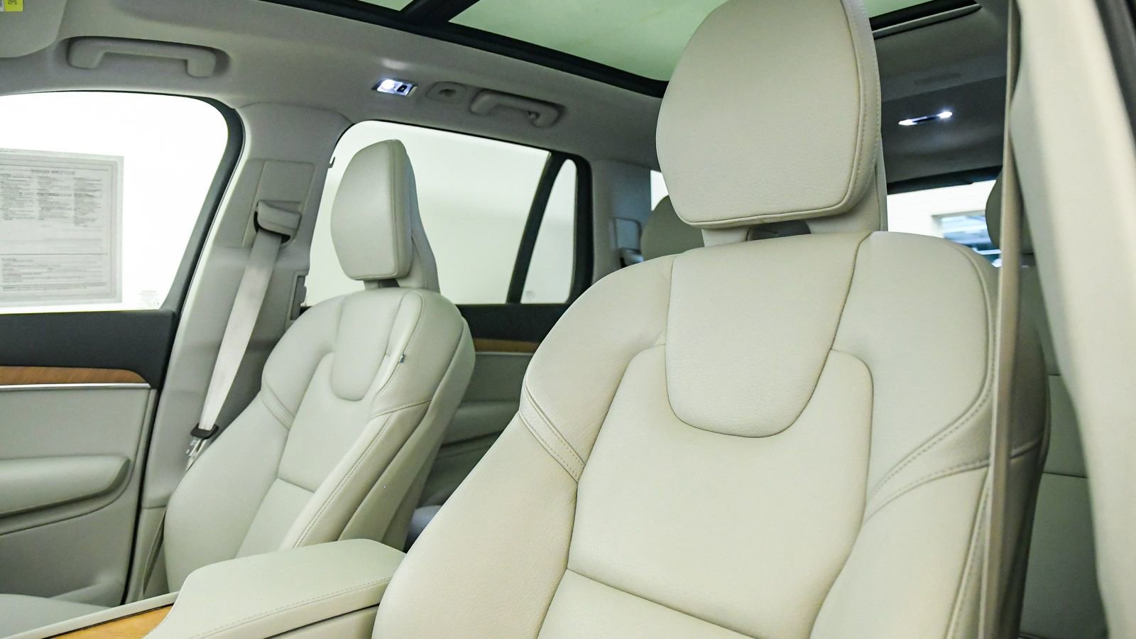 Certified 2022 Volvo XC90 T5 Momentum AWD/4WD image 18