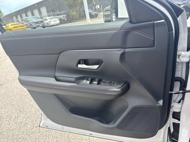 New 2025 Nissan Kicks SR FWD image 24