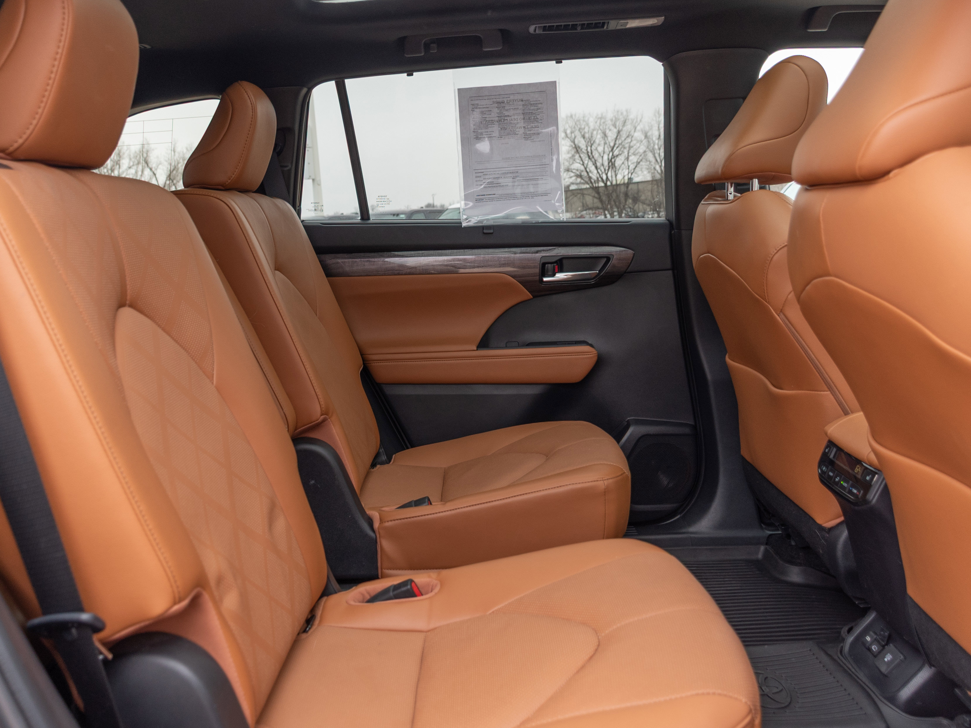 Used 2023 Toyota Highlander Platinum image 24