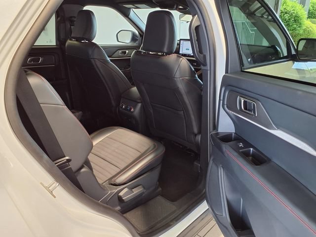 Used 2025 Ford Explorer ST-Line AWD/4WD image 28