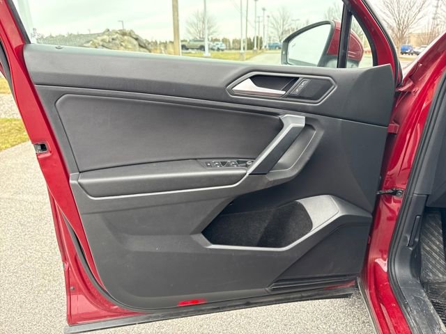 Used 2019 Volkswagen Tiguan SE w/ Panoramic Sunroof Package image 24