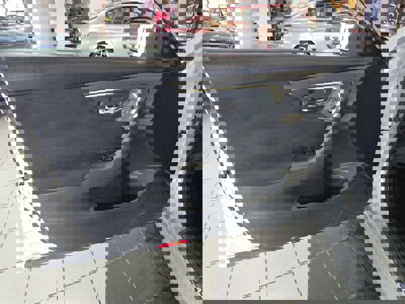 Used 2015 Nissan Altima 2.5 SV image 9