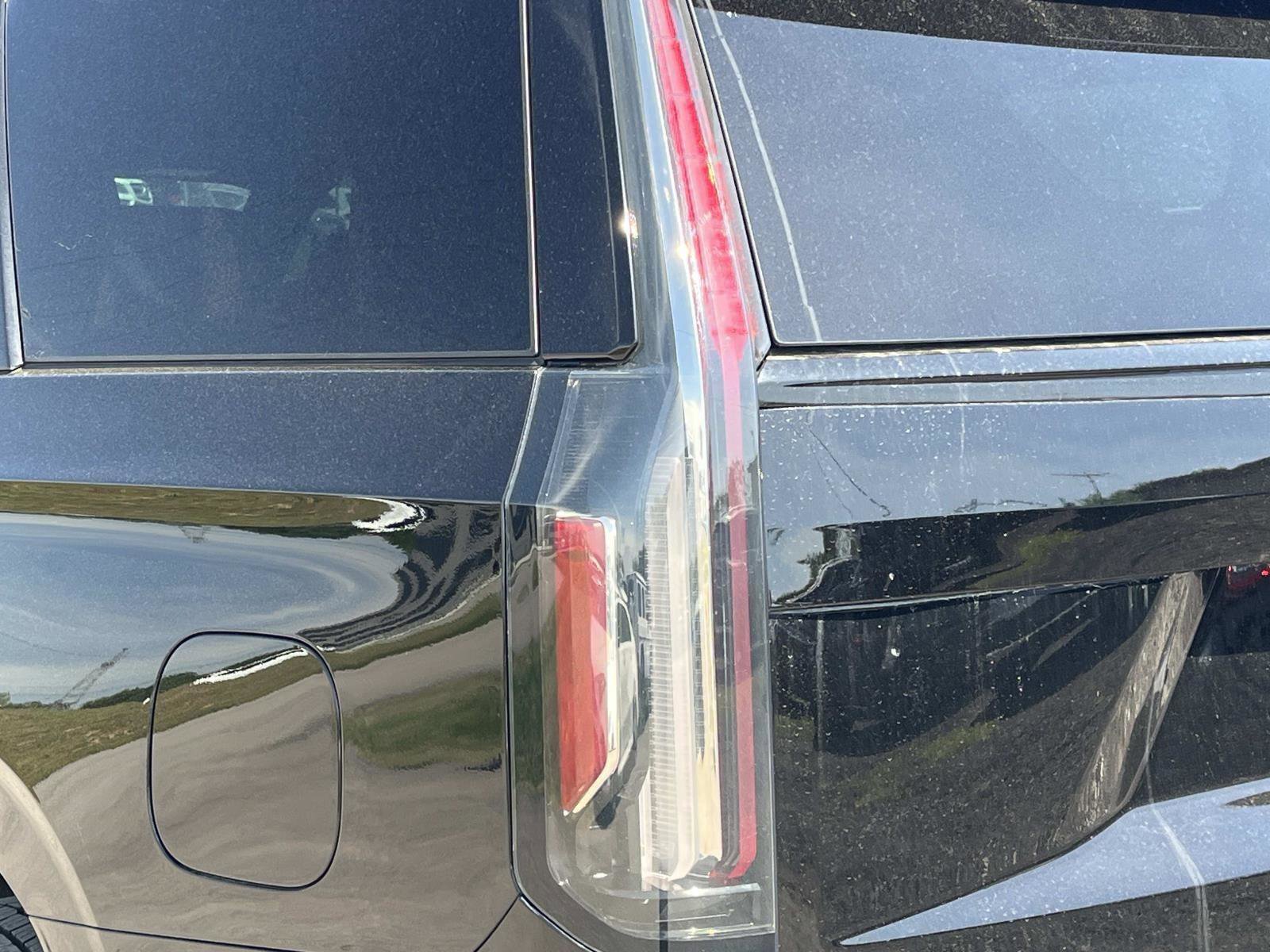 Used 2021 Cadillac Escalade Premium Luxury AWD/4WD image 10