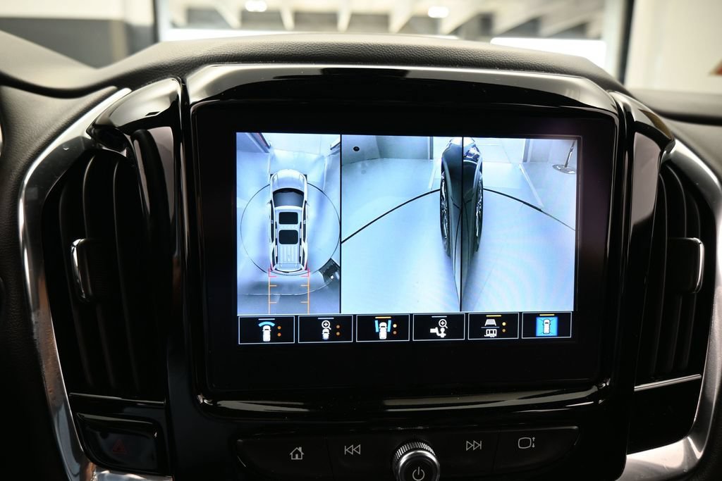 Used 2023 Chevrolet Traverse RS FWD image 28