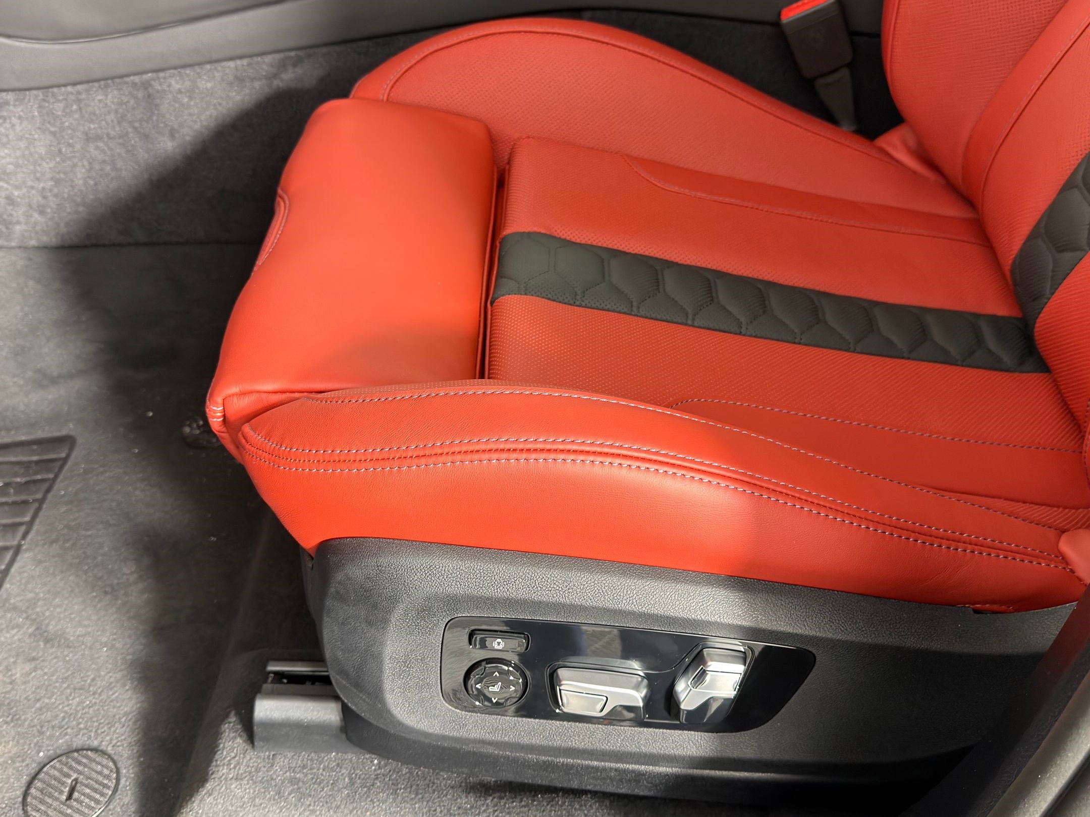 New 2026 BMW X5 M Competition w/ Executive Package image 11