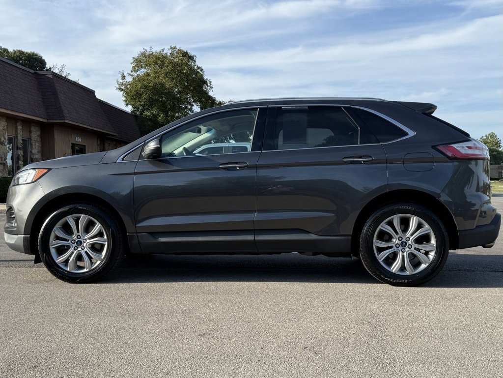 Used 2019 Ford Edge Titanium image 2