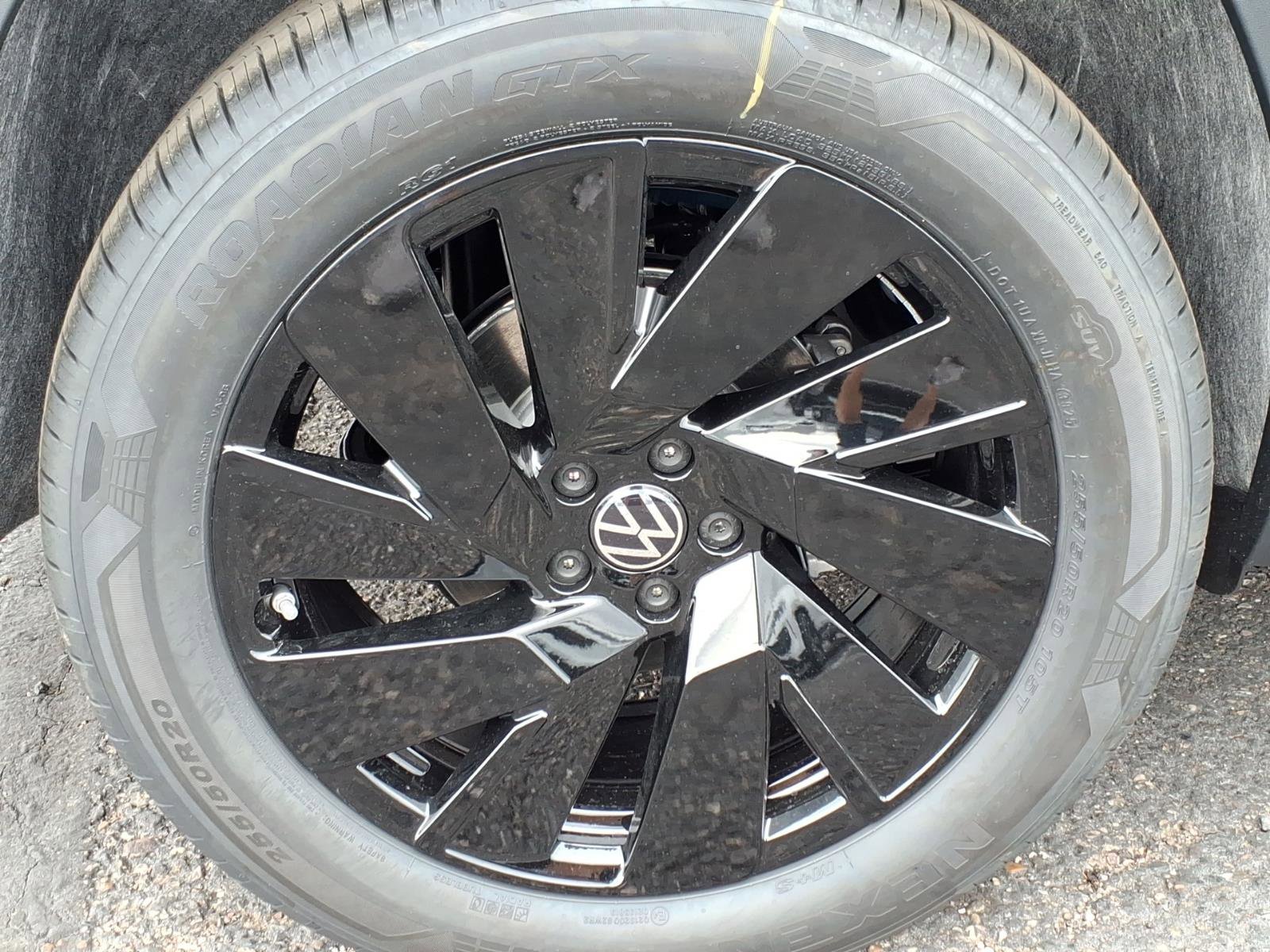 New 2026 Volkswagen Atlas Cross Sport SE image 9