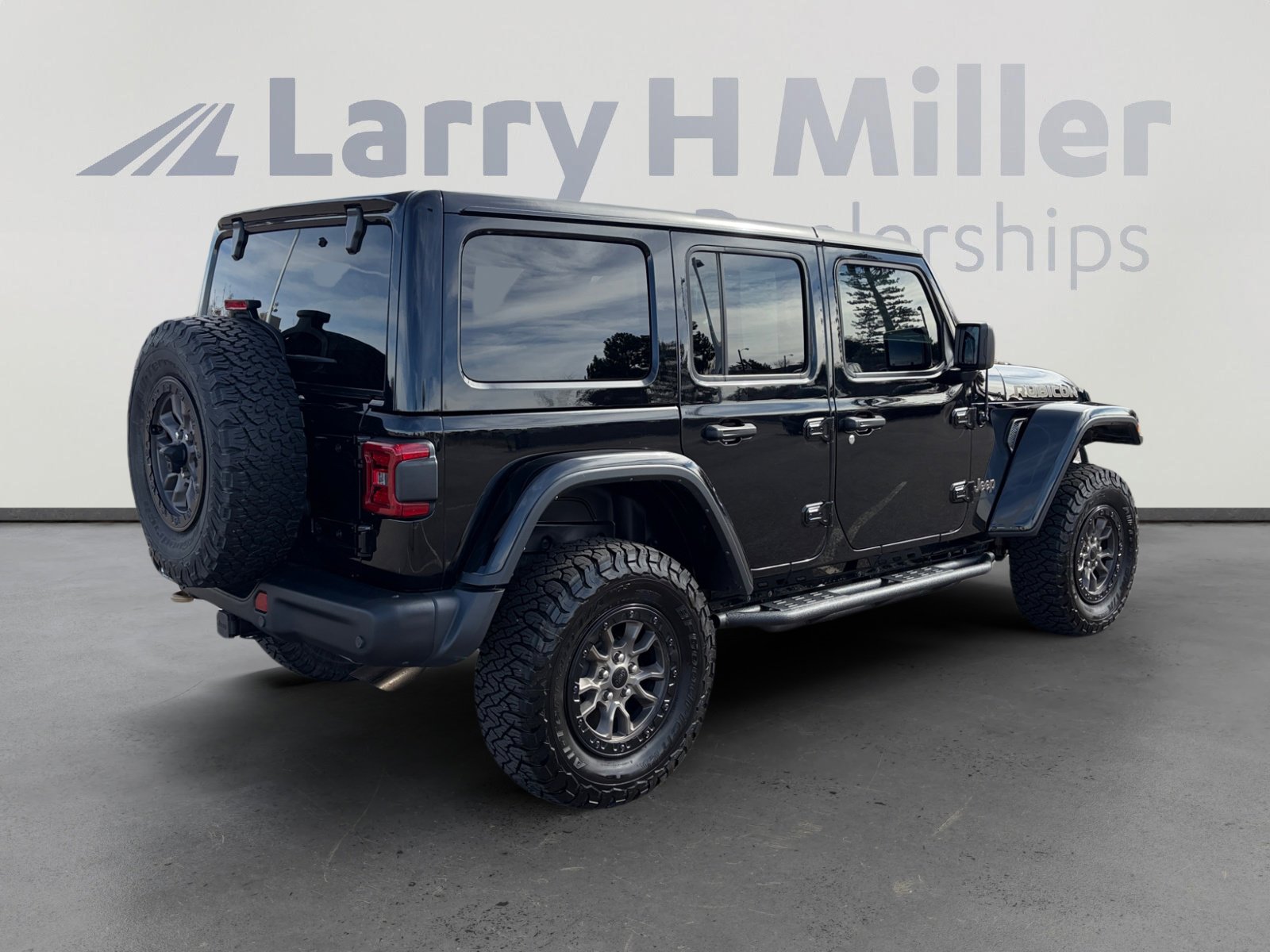 Used 2023 Jeep Wrangler Unlimited Rubicon 392 w/ Trailer Tow Package image 6
