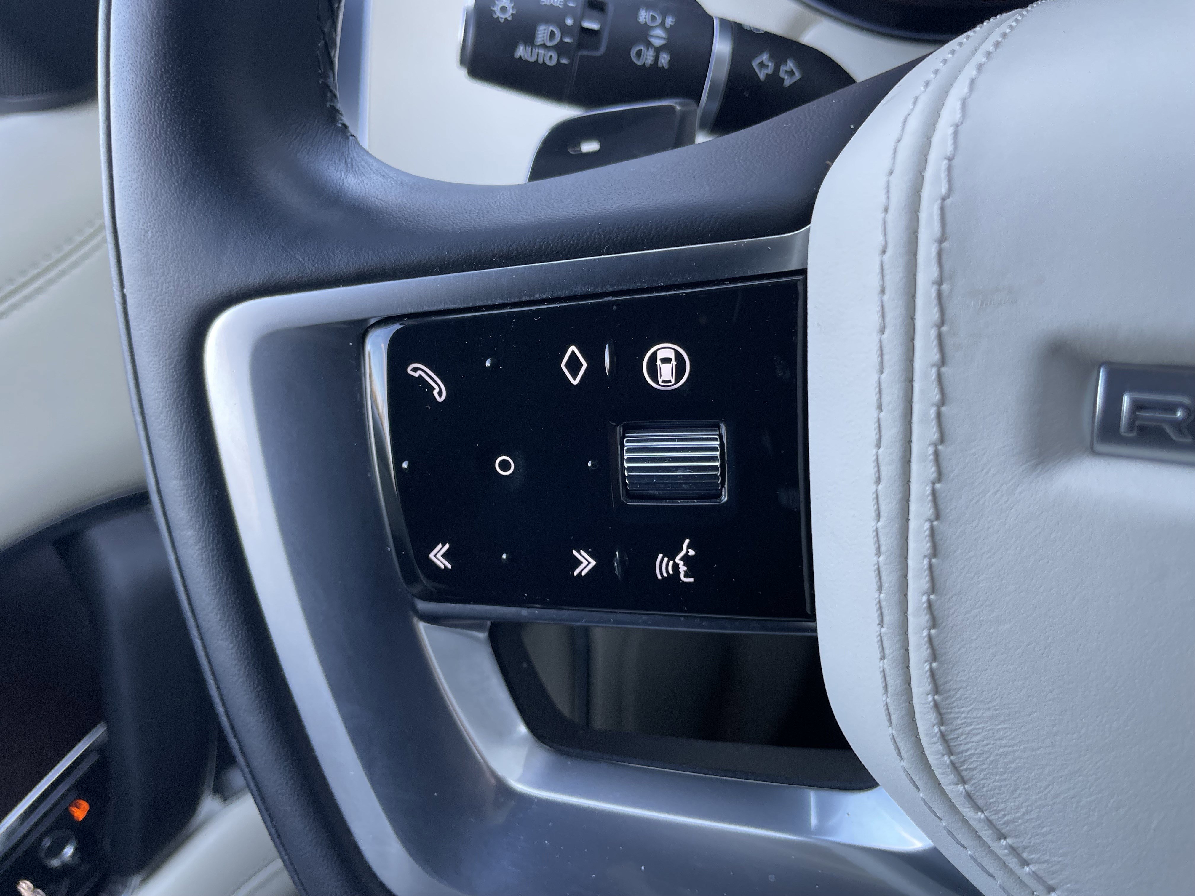 Used 2024 Land Rover Range Rover SE image 23