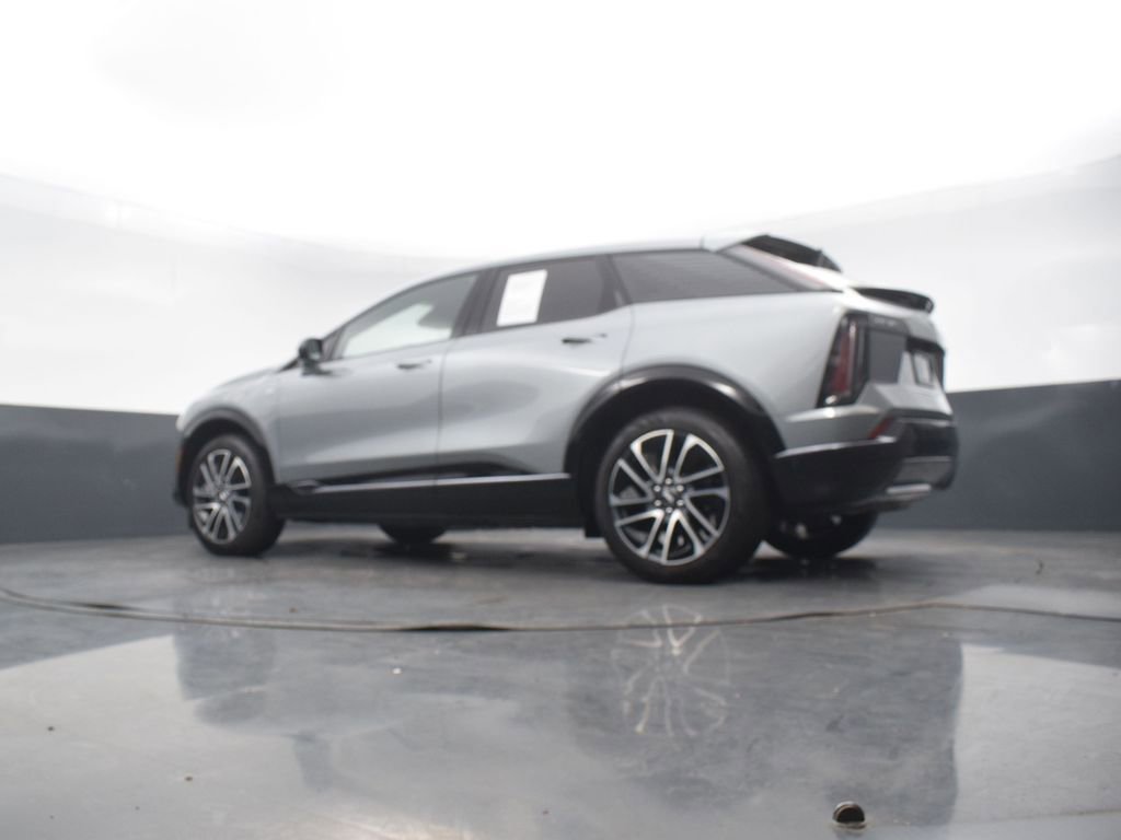 Certified 2025 Cadillac Optiq Sport 2 w/ LPO, Floor Liner Package AWD/4WD image 50