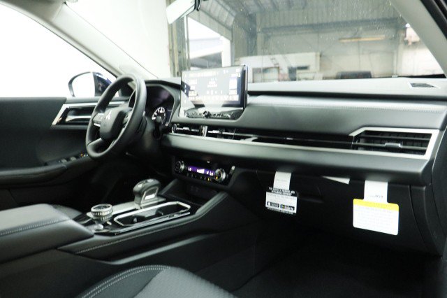 New 2026 Mitsubishi Outlander ES FWD image 17