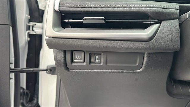 Used 2024 Cadillac XT4 Premium Luxury image 17