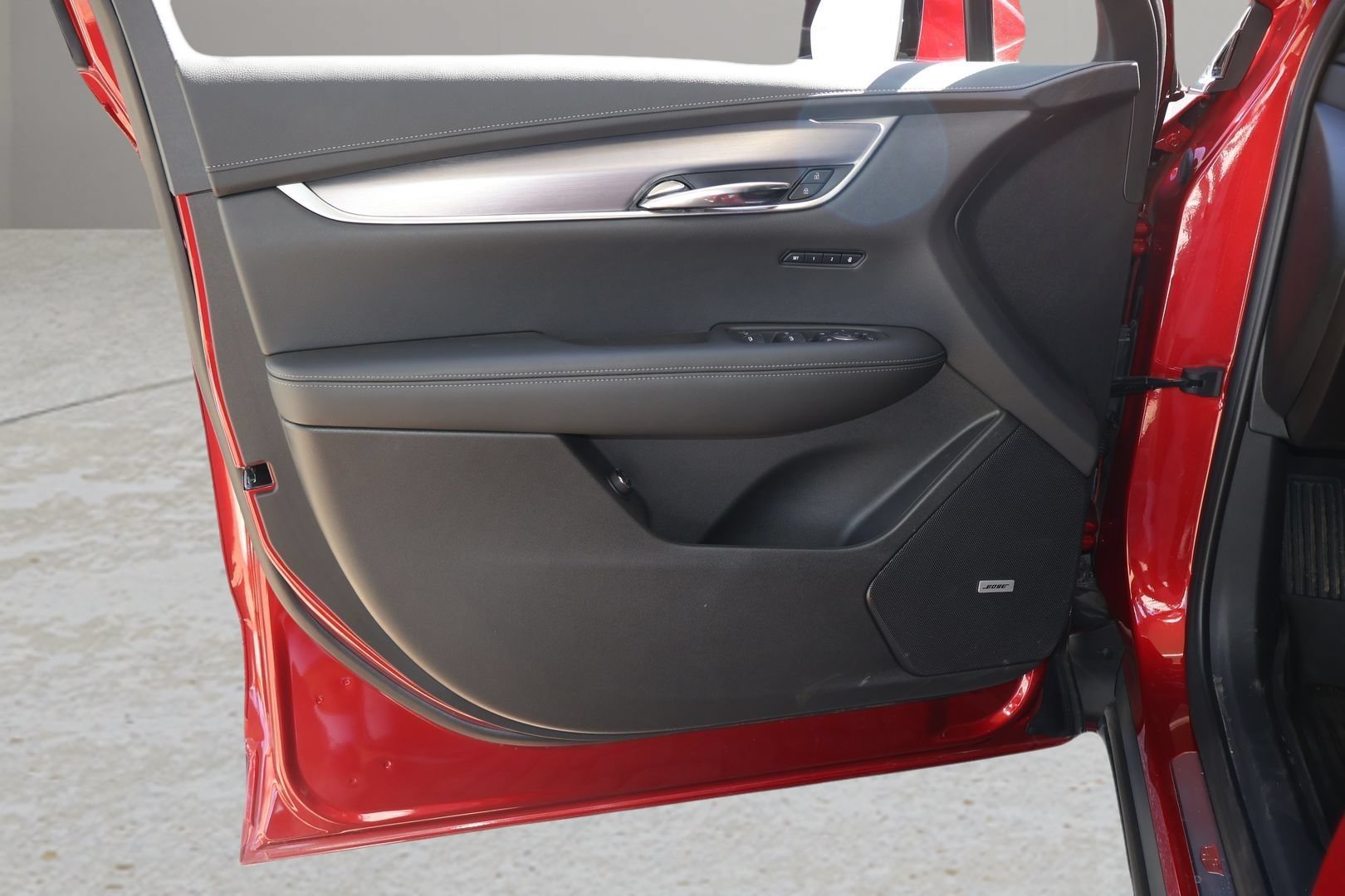 New 2025 Cadillac XT6 Luxury w/ LPO, Floor Liner Package AWD/4WD image 9