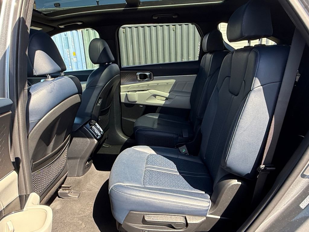 Used 2022 Kia Sorento SX Prestige w/ Panoramic Sunroof Package image 27