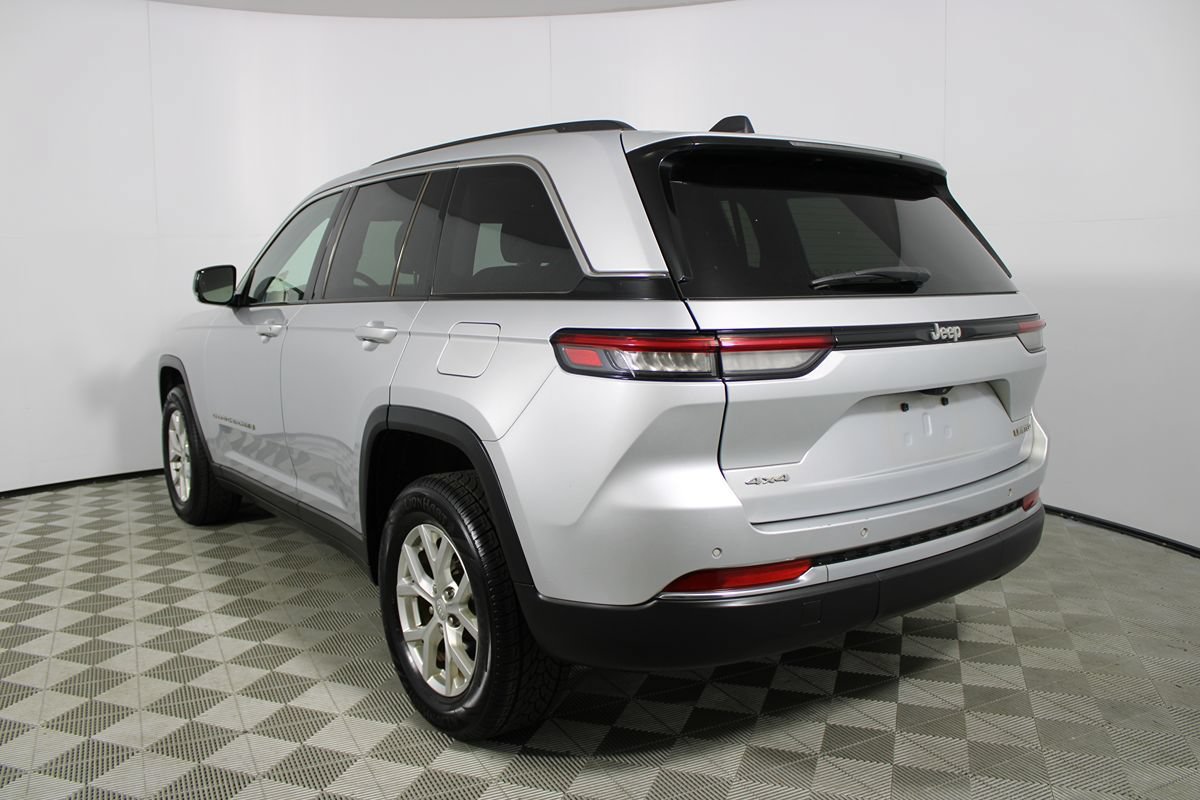 Used 2023 Jeep Grand Cherokee Limited AWD/4WD image 39