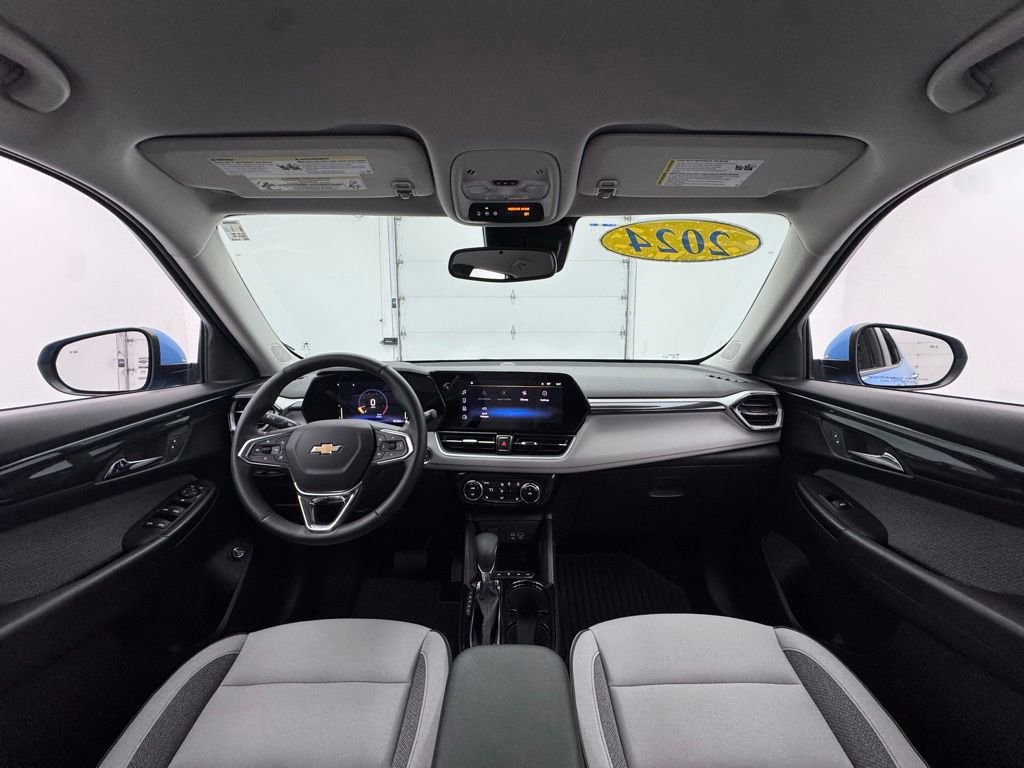 Used 2024 Chevrolet TrailBlazer LT w/ Convenience Package AWD/4WD image 3