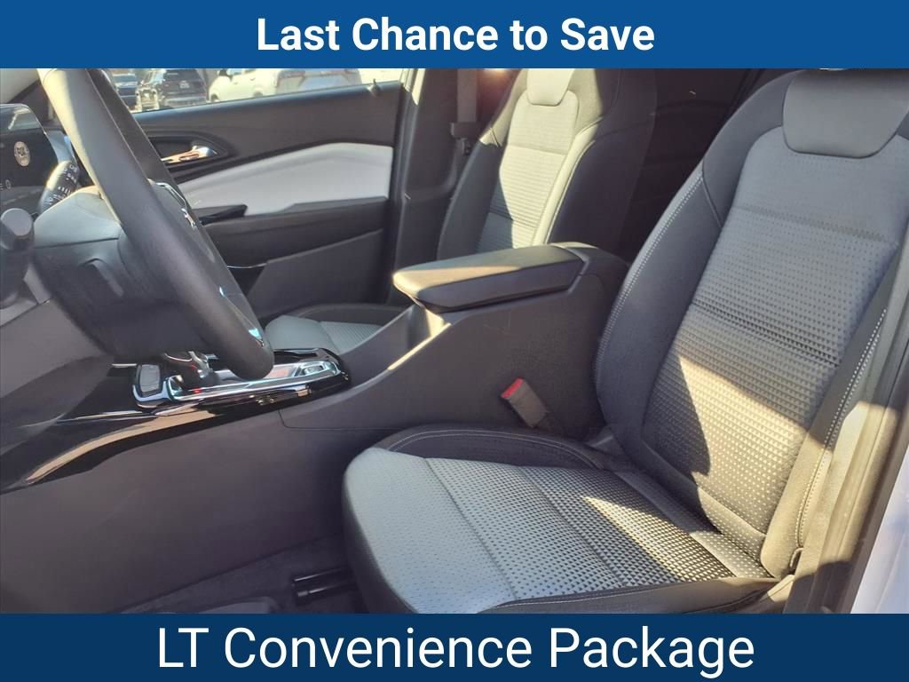 New 2025 Chevrolet Trax LT w/ Driver Confidence Package image 3