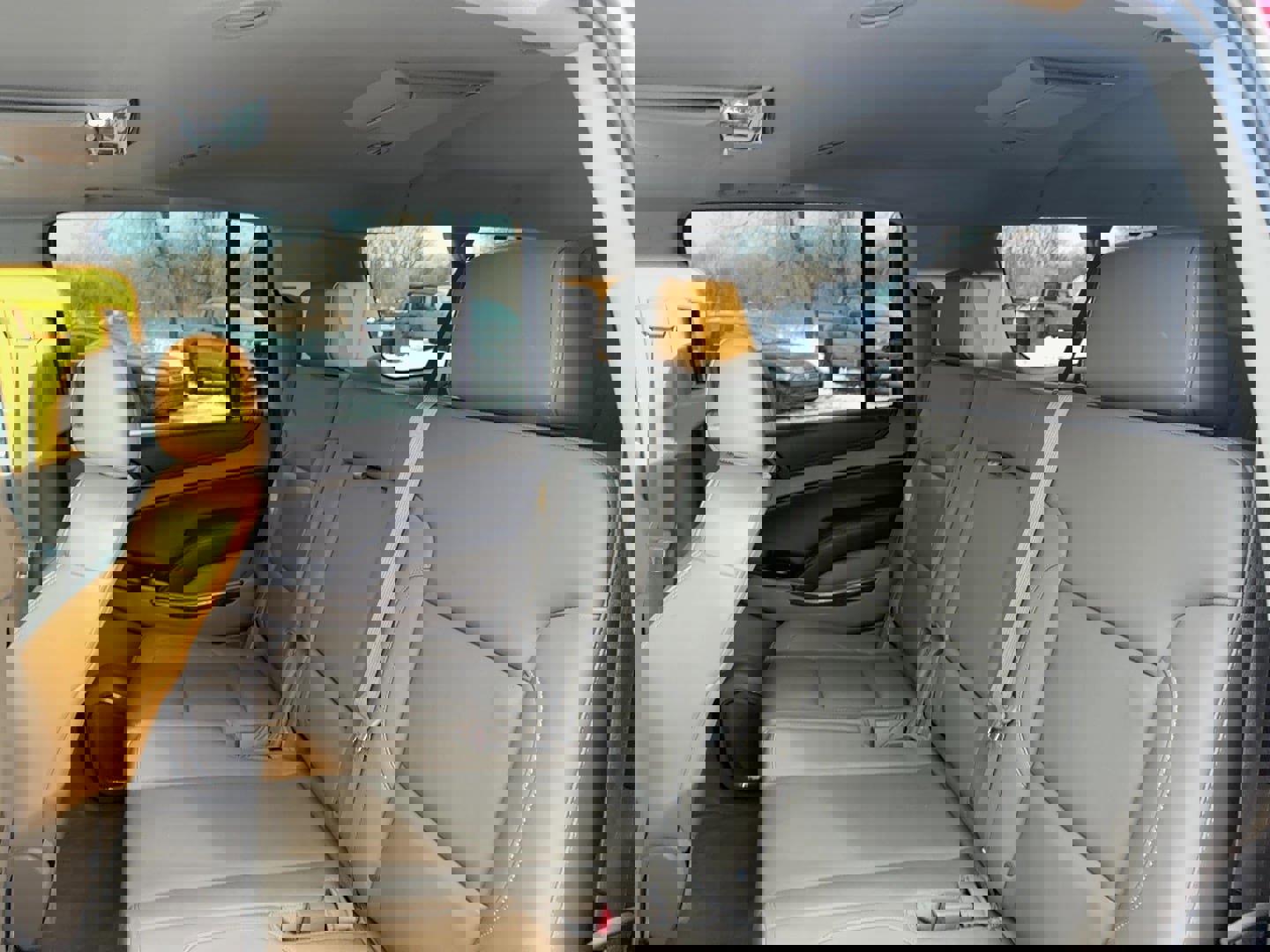 Used 2015 Chevrolet Suburban LT AWD/4WD image 14