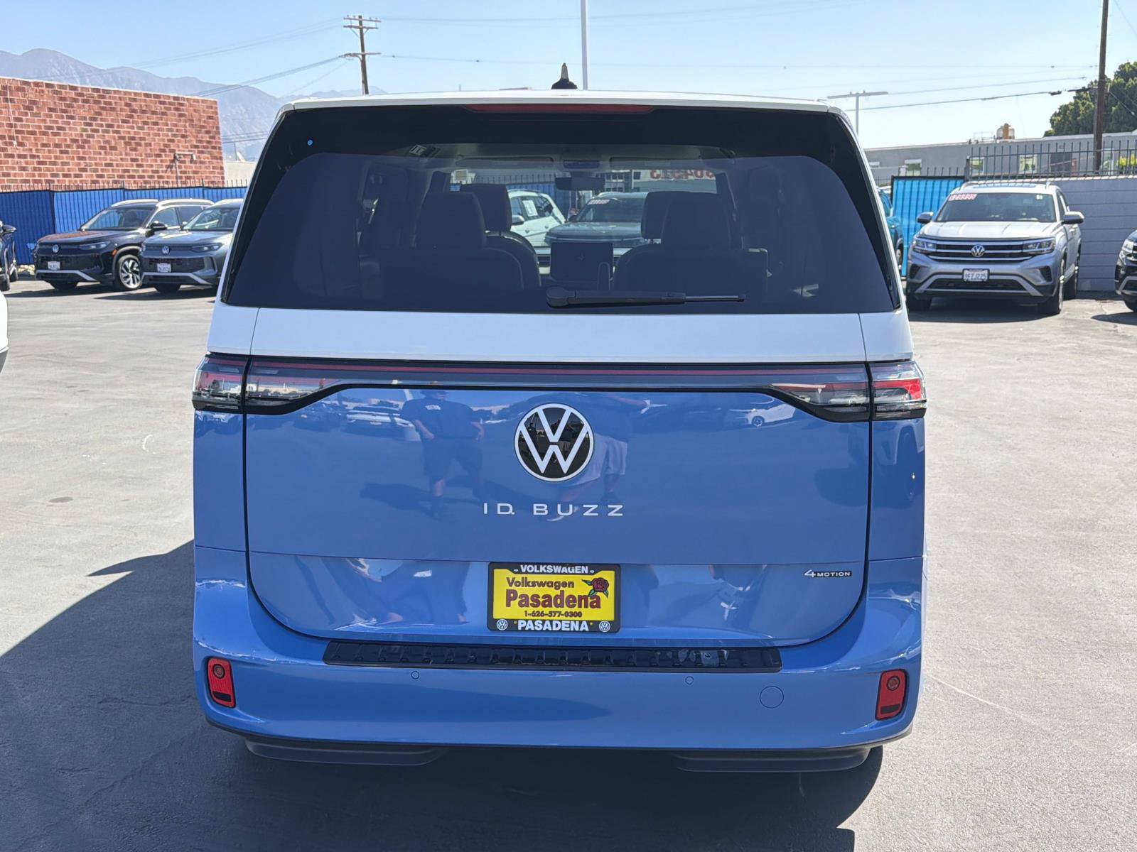Certified 2025 Volkswagen ID. Buzz Pro S Plus AWD/4WD image 4
