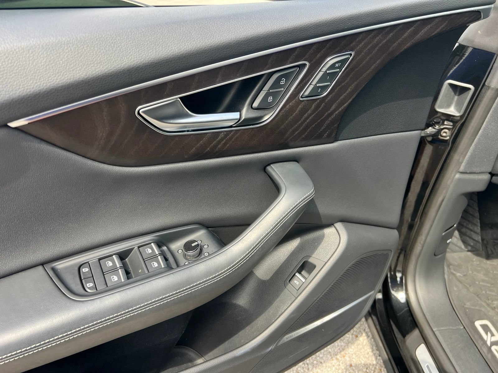 Used 2022 Audi Q8 Prestige w/ Prestige Package AWD/4WD image 21