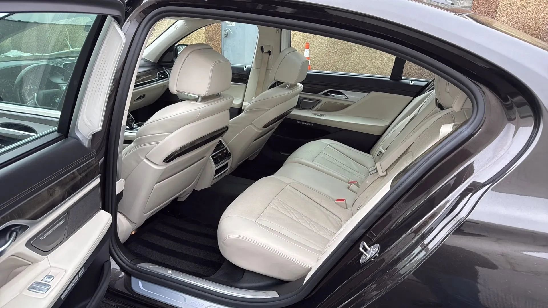 Used 2016 BMW 750i xDrive AWD/4WD image 27