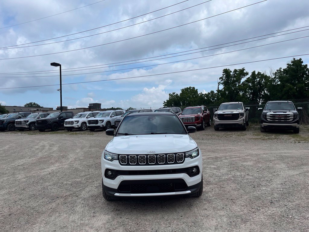 Used 2025 Jeep Compass Limited AWD/4WD image 3