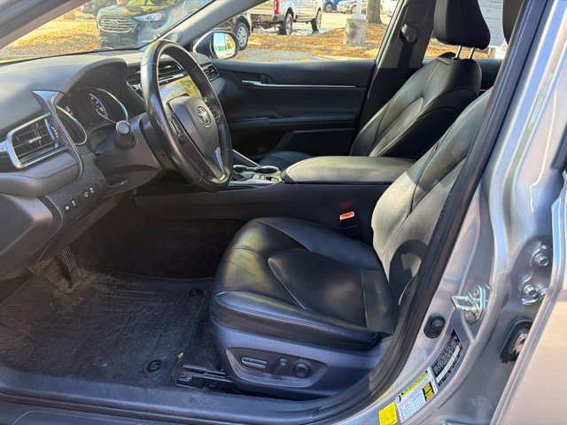 Used 2020 Toyota Camry XLE w/ Sunroof Package FWD image 16