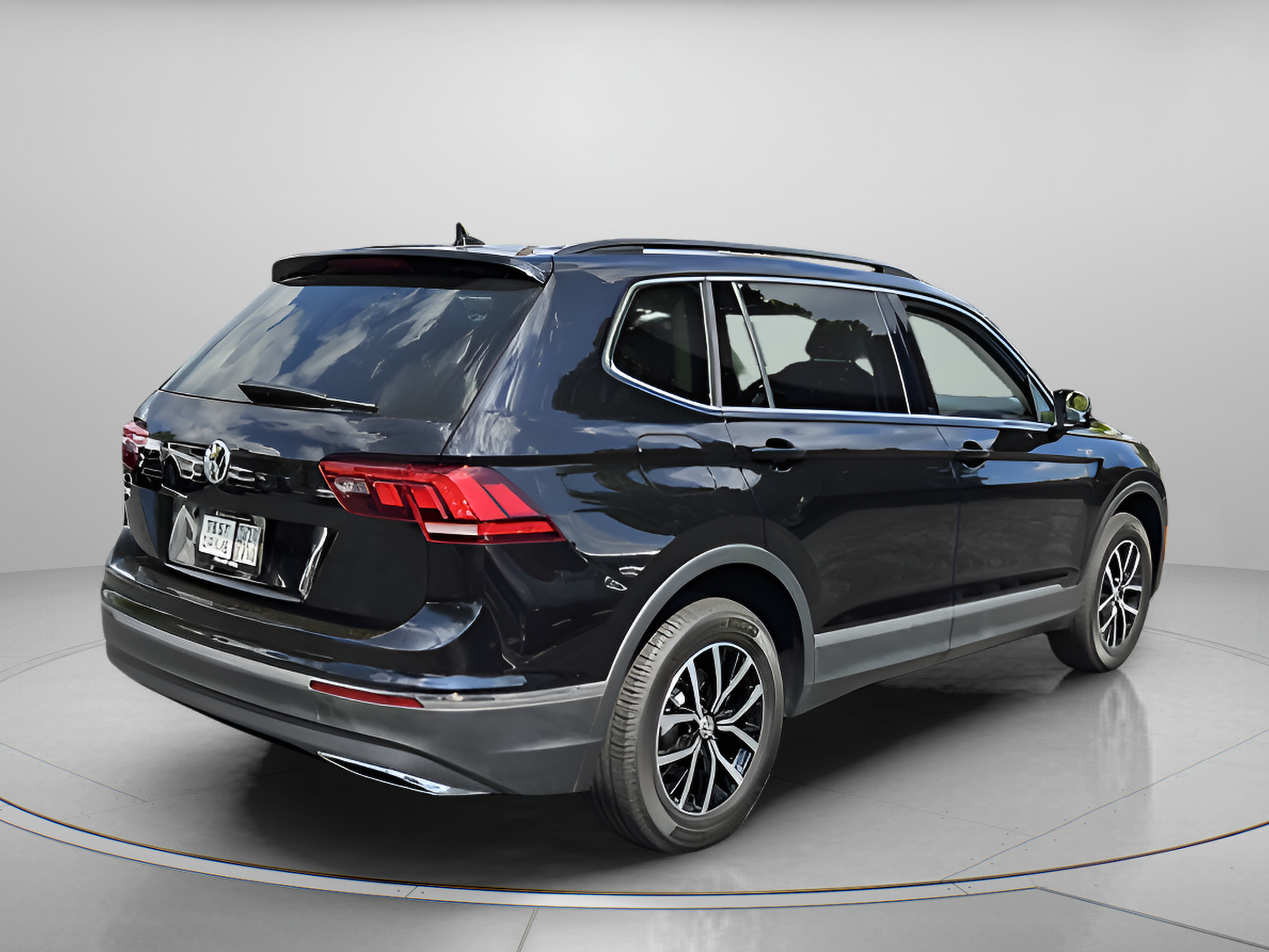 Certified 2021 Volkswagen Tiguan SE FWD image 5