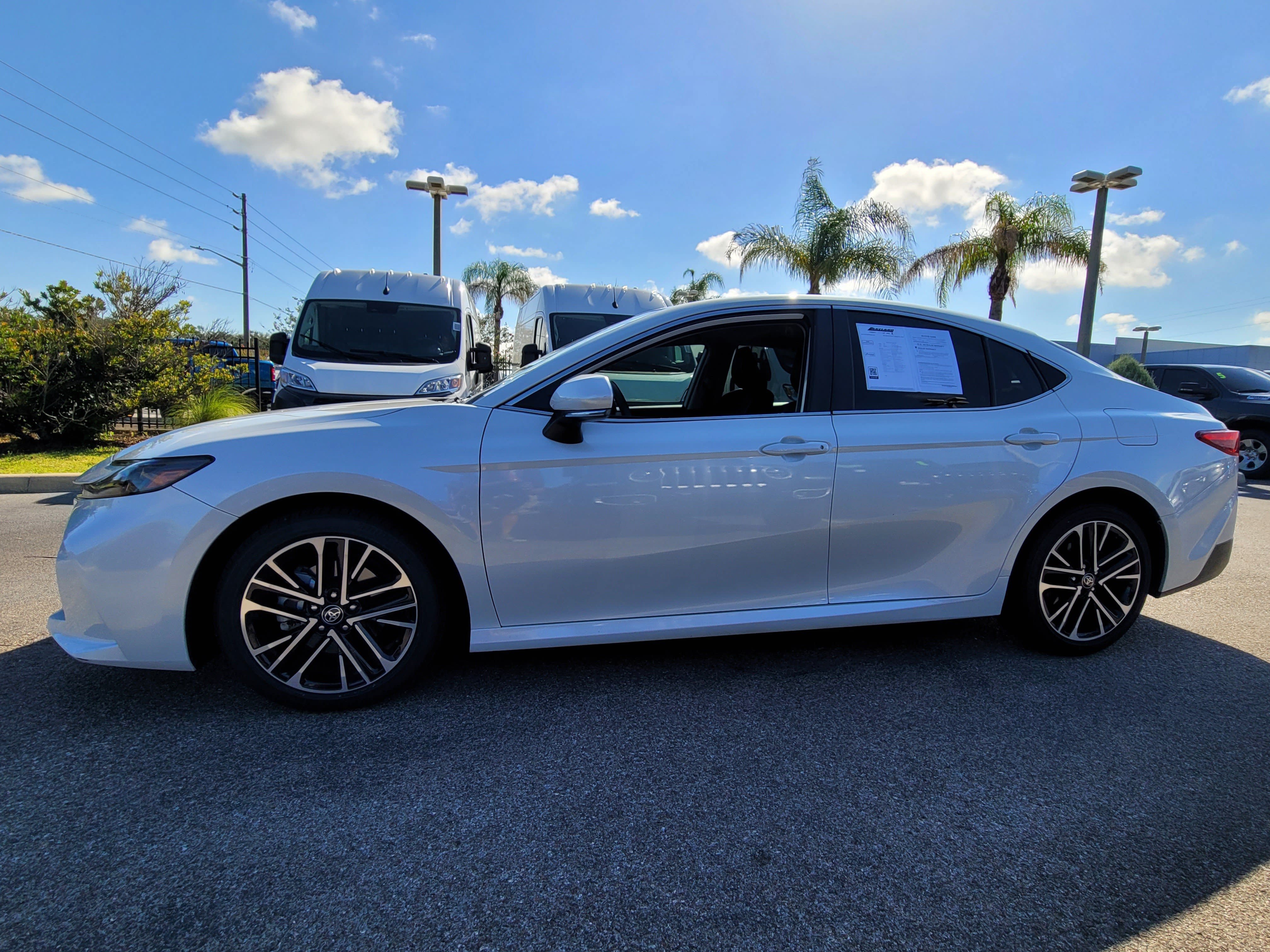 Used 2025 Toyota Camry XLE FWD image 7
