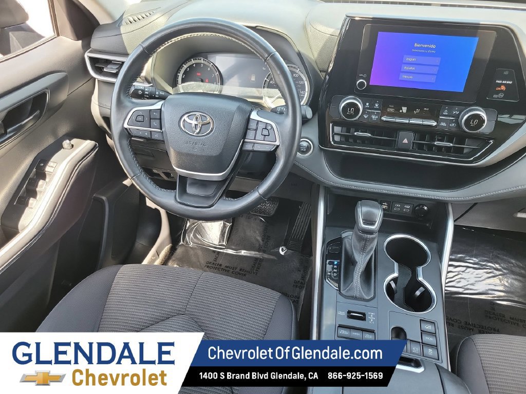 Used 2024 Toyota Highlander LE AWD/4WD image 23