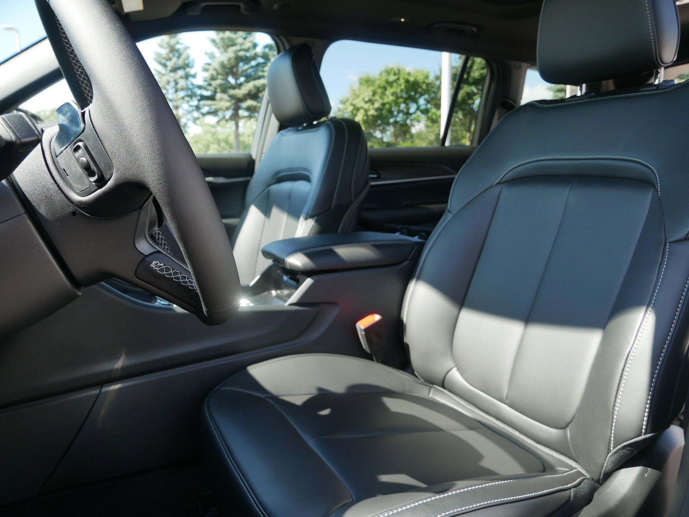 New 2025 Jeep Grand Cherokee L Limited w/ Trailer Tow Package image 9