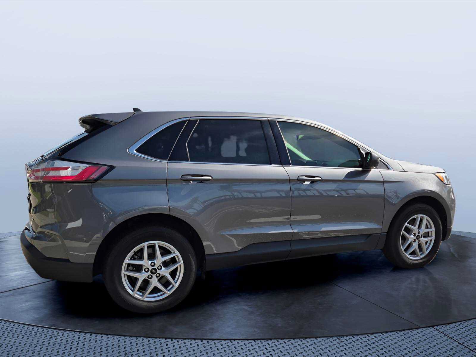 Used 2024 Ford Edge SEL AWD/4WD image 5