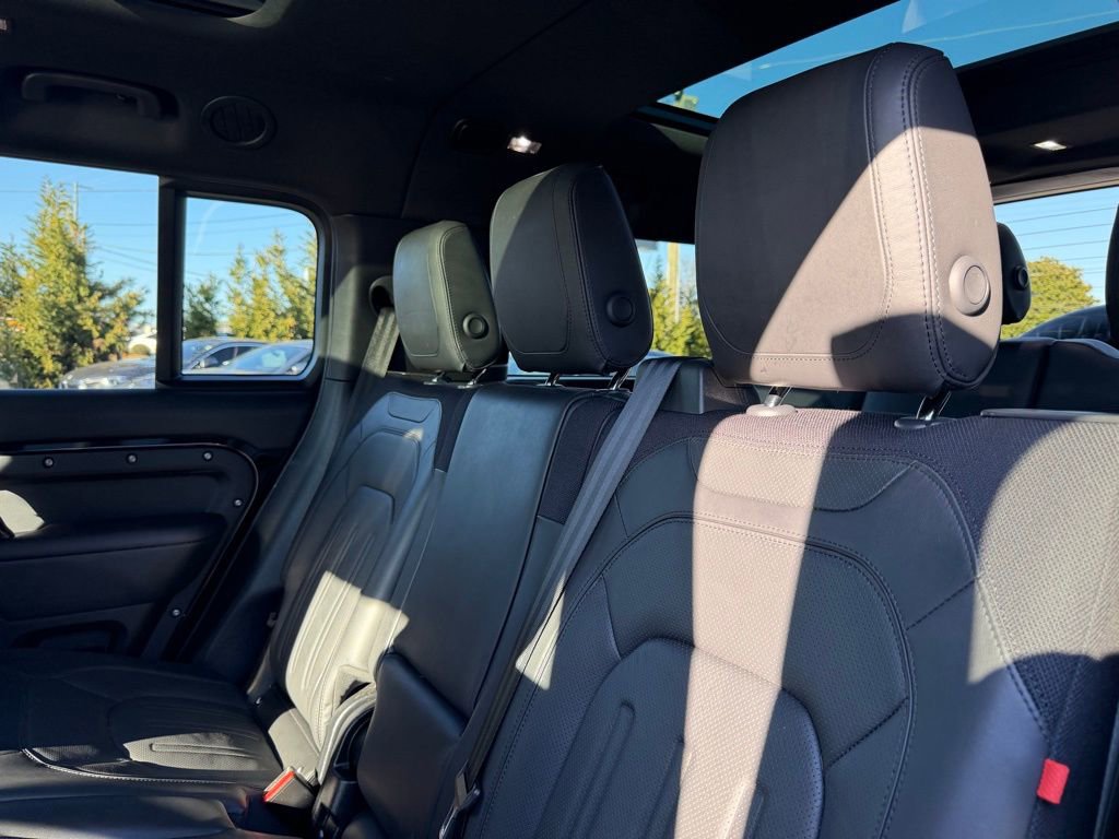Used 2023 Land Rover Defender 130 X image 23