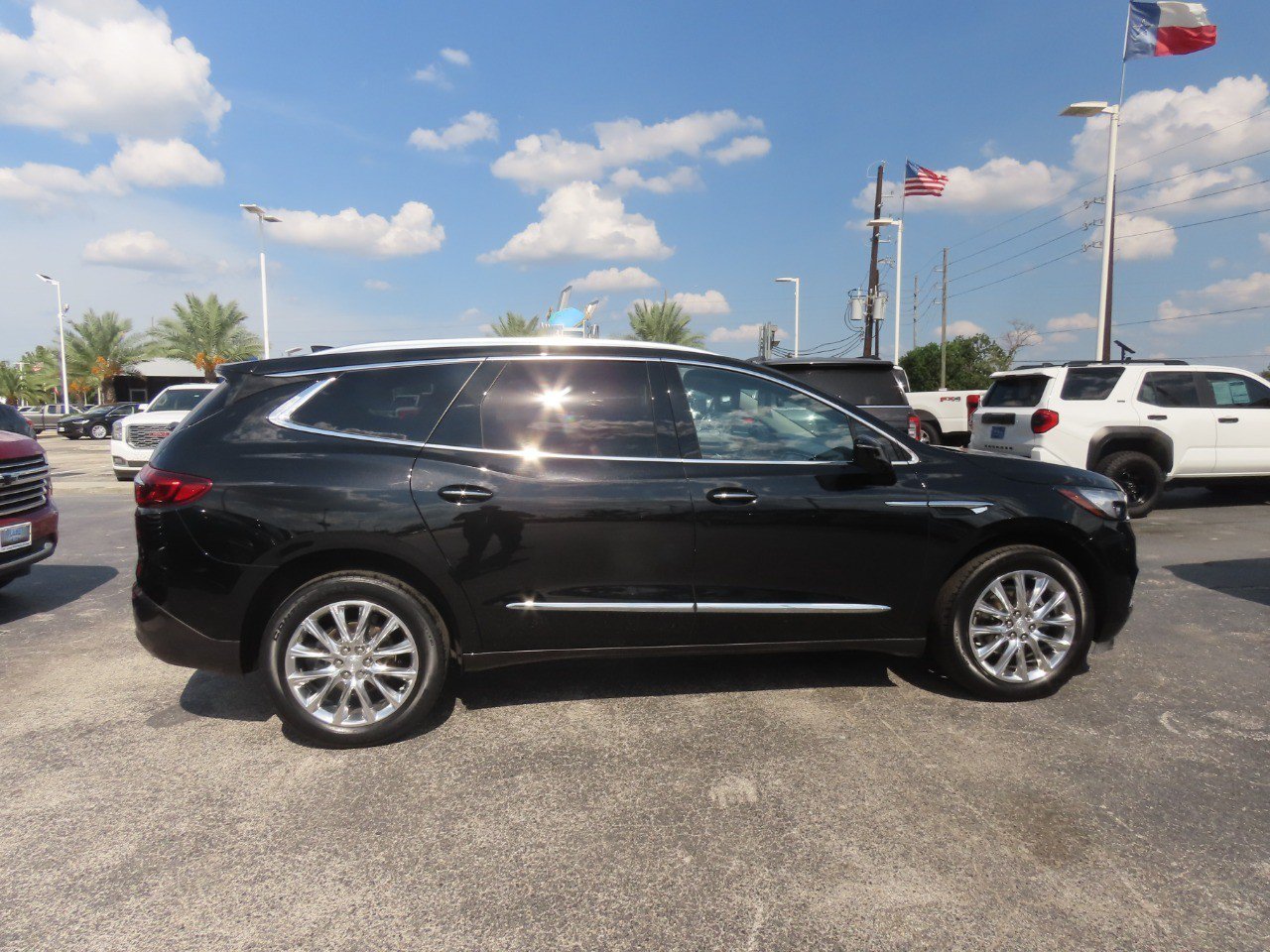 Used 2021 Buick Enclave Premium w/ Surround and Sites Package AWD/4WD image 10