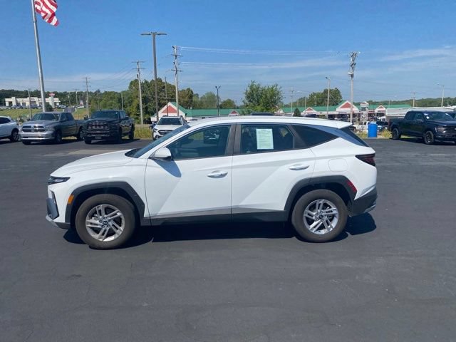 Used 2025 Hyundai Tucson SE AWD/4WD image 2