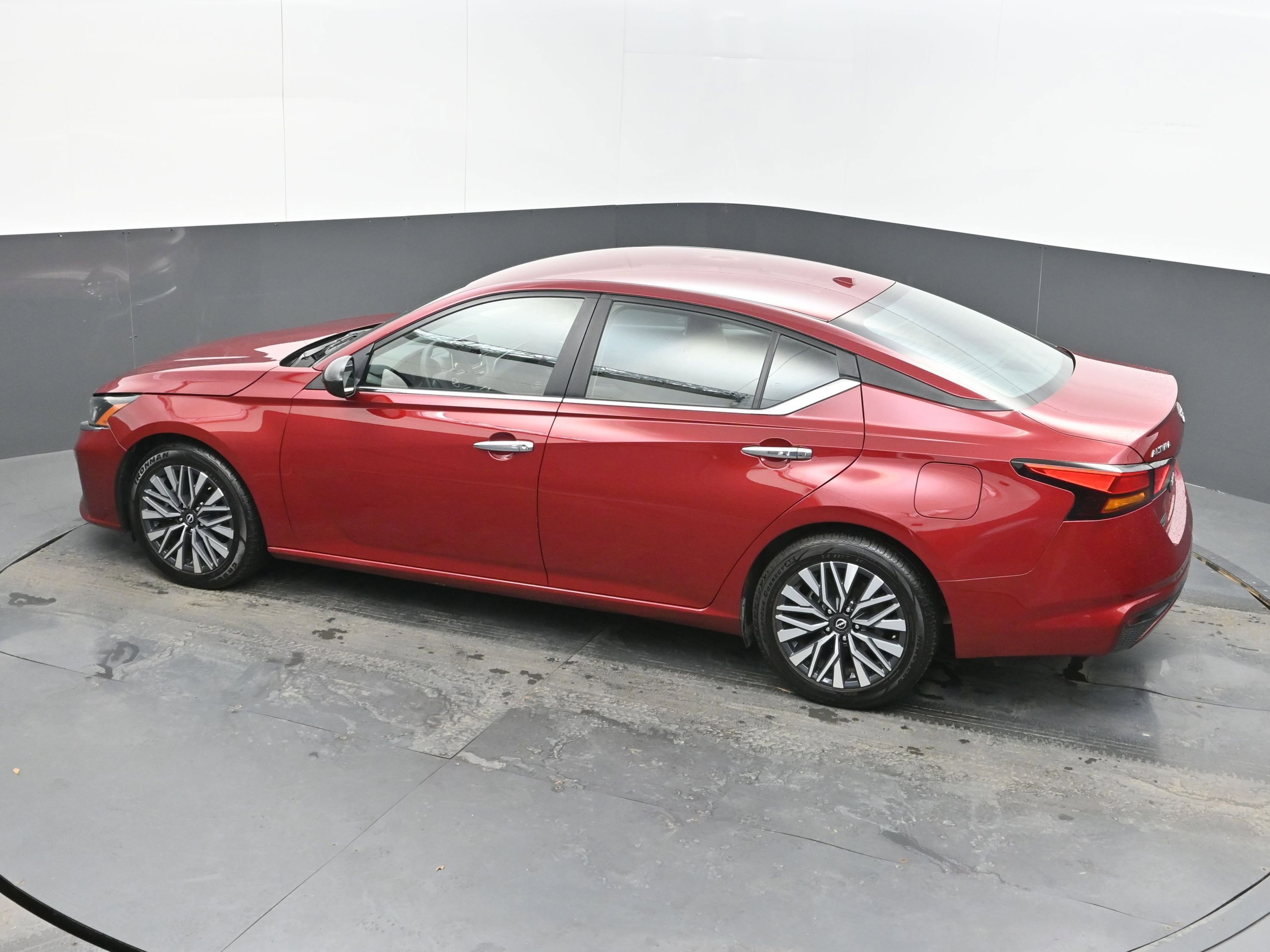 Used 2024 Nissan Altima 2.5 SV image 32