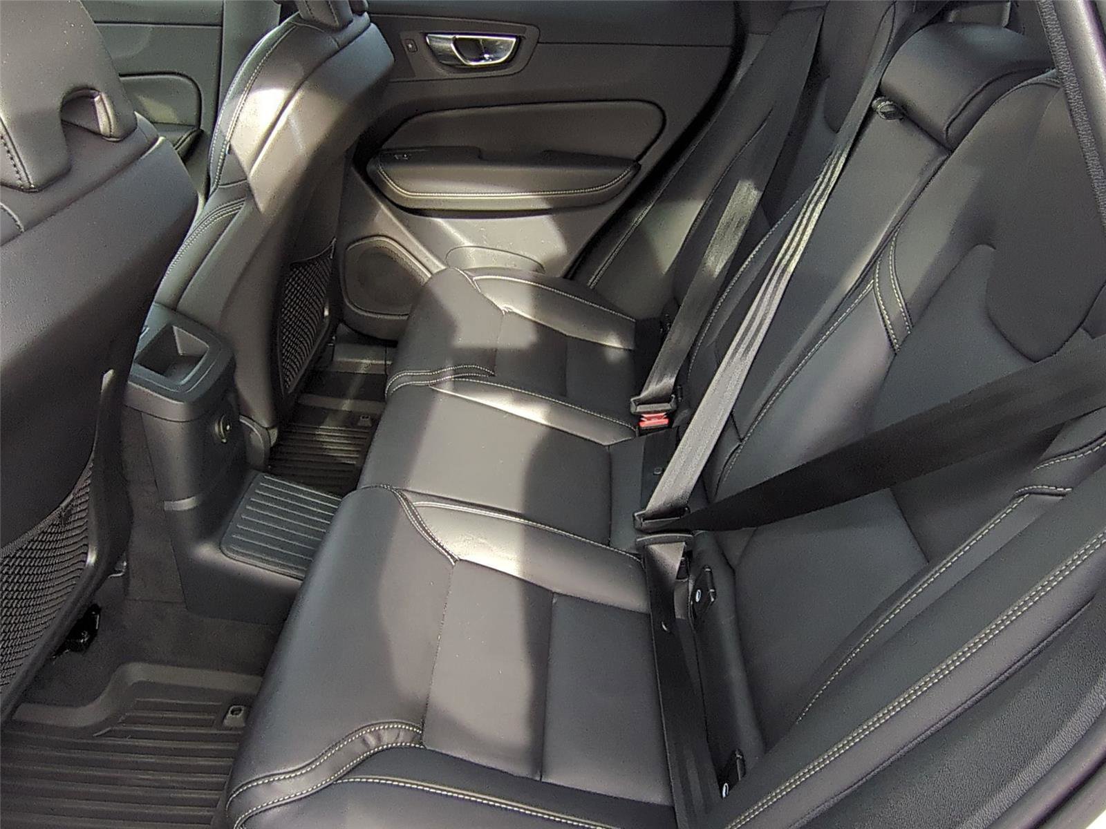 Used 2025 Volvo XC60 T8 Ultra w/ Protection Package Premier image 17