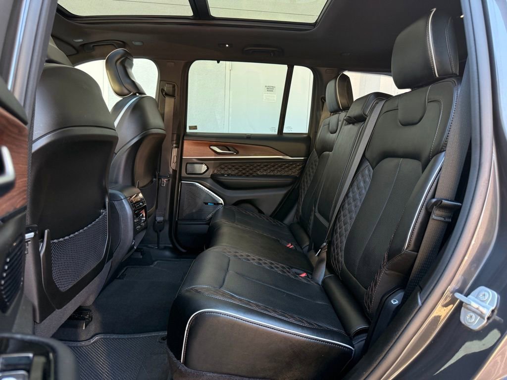 Used 2023 Jeep Grand Cherokee Summit w/ Luxury Tech Group V image 21