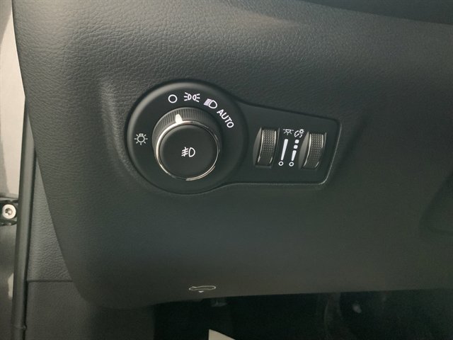 Used 2024 Jeep Compass Limited image 43