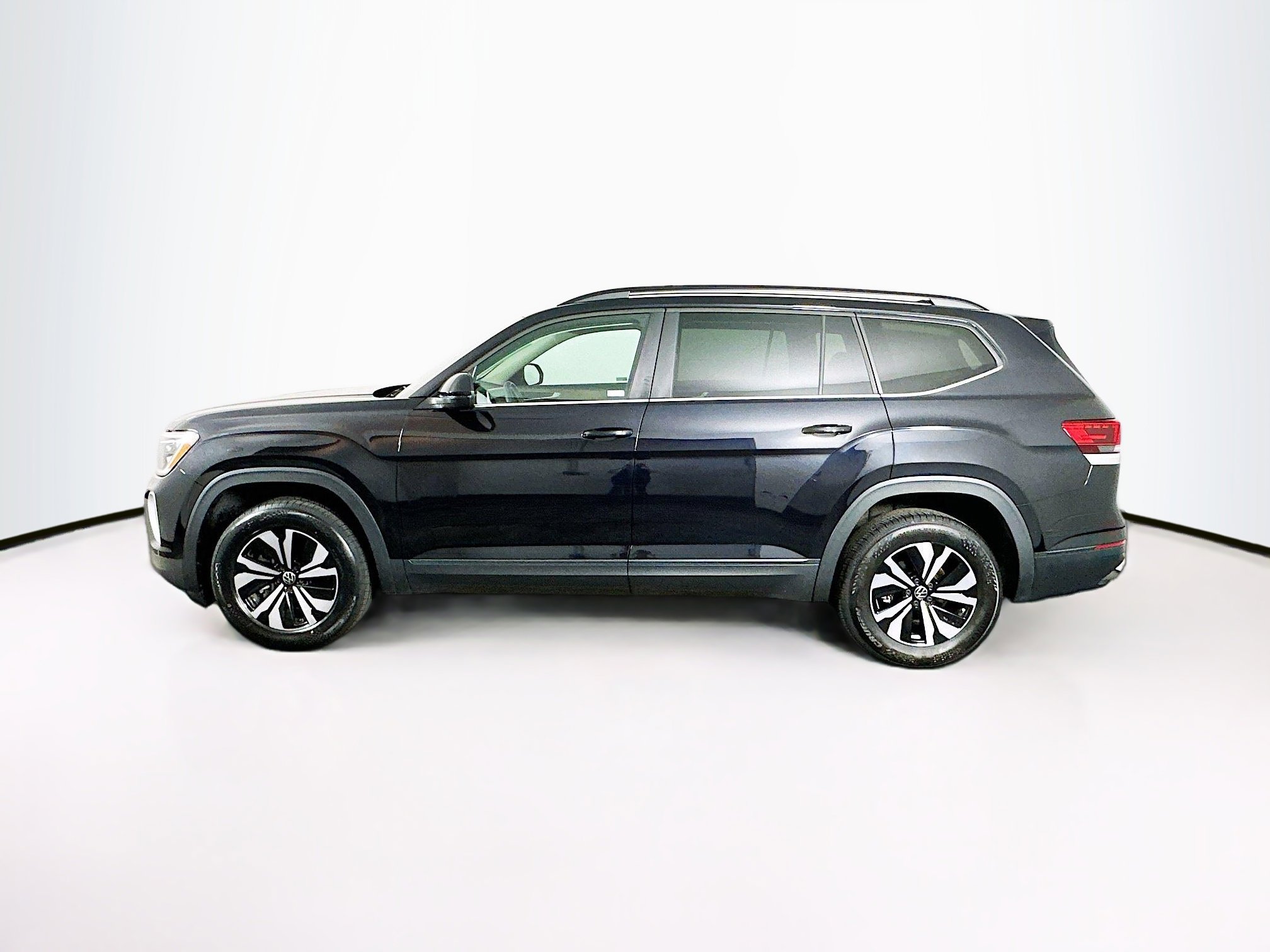 Used 2024 Volkswagen Atlas SE image 4