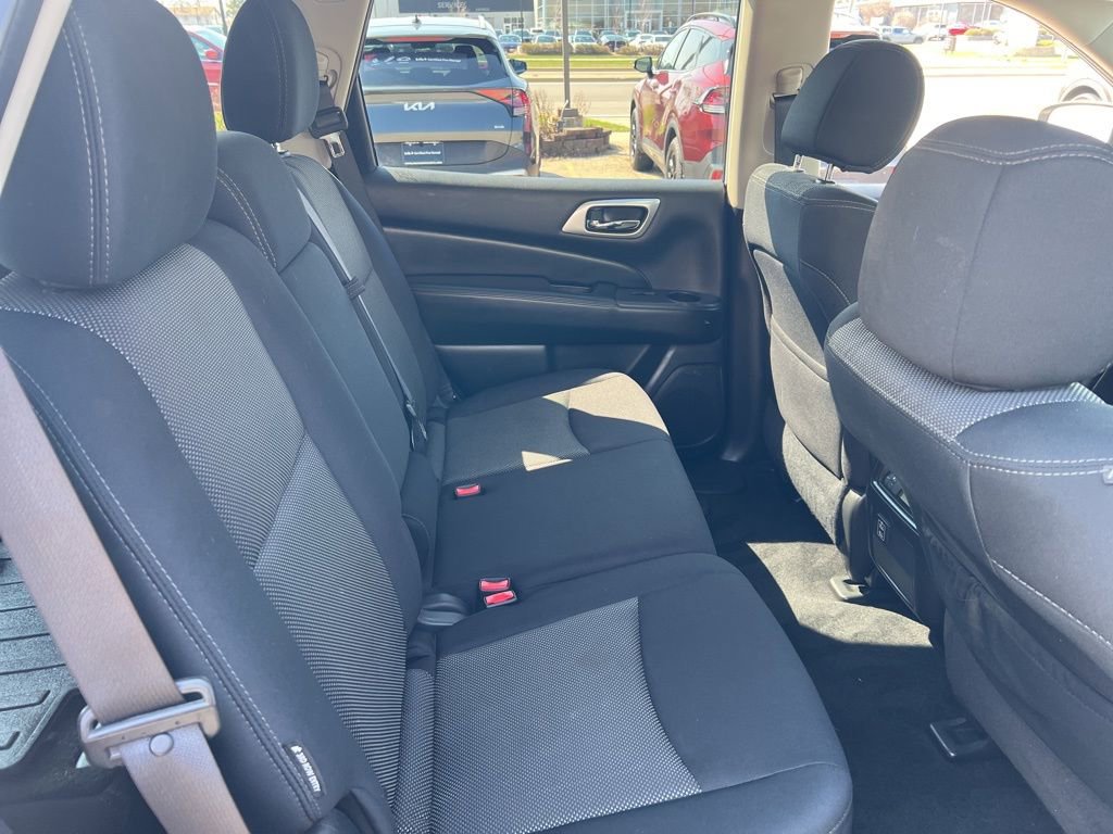 Used 2018 Nissan Pathfinder SV w/ Cargo Package image 14