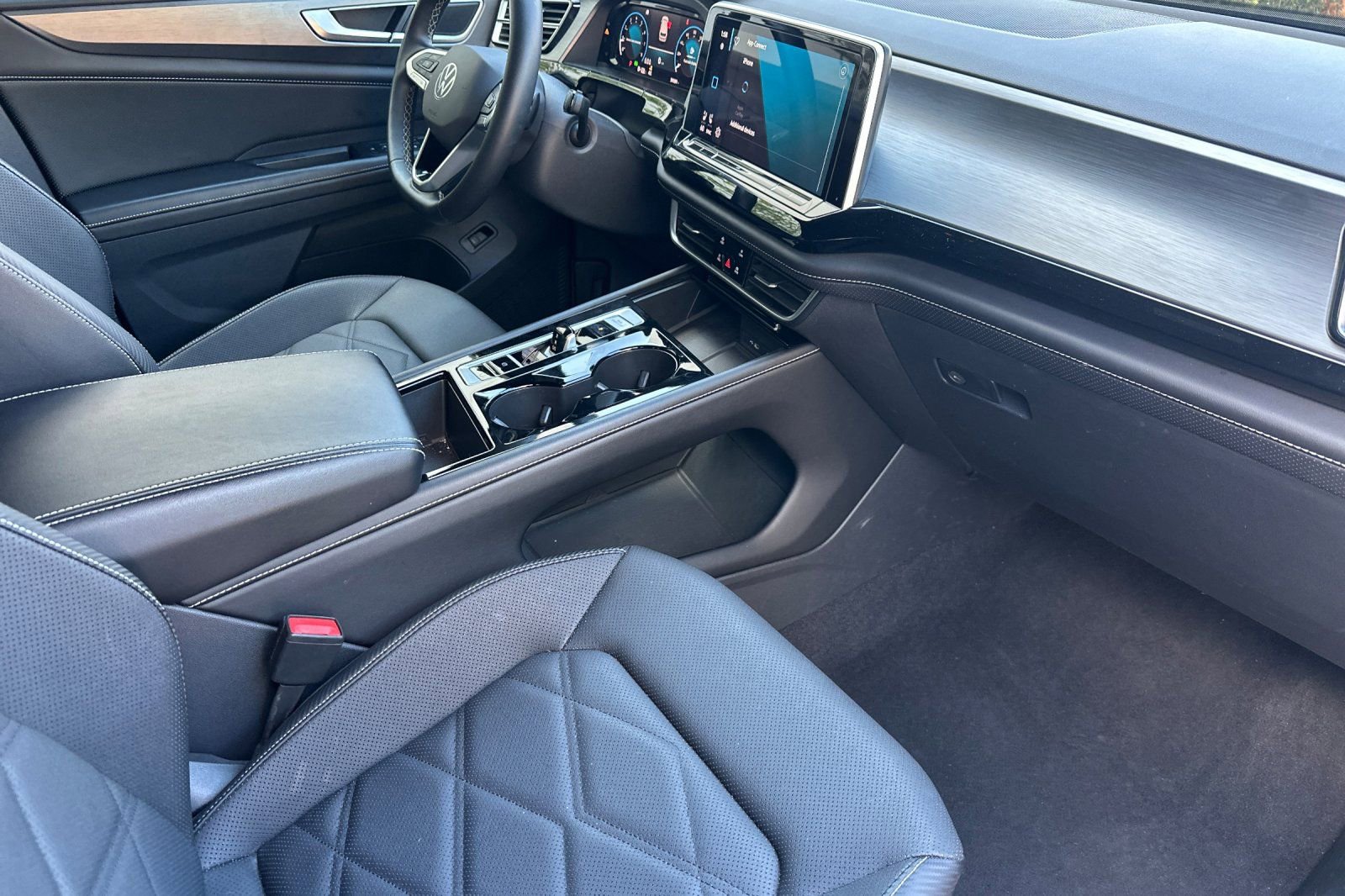 Used 2024 Volkswagen Atlas Cross Sport SE image 19