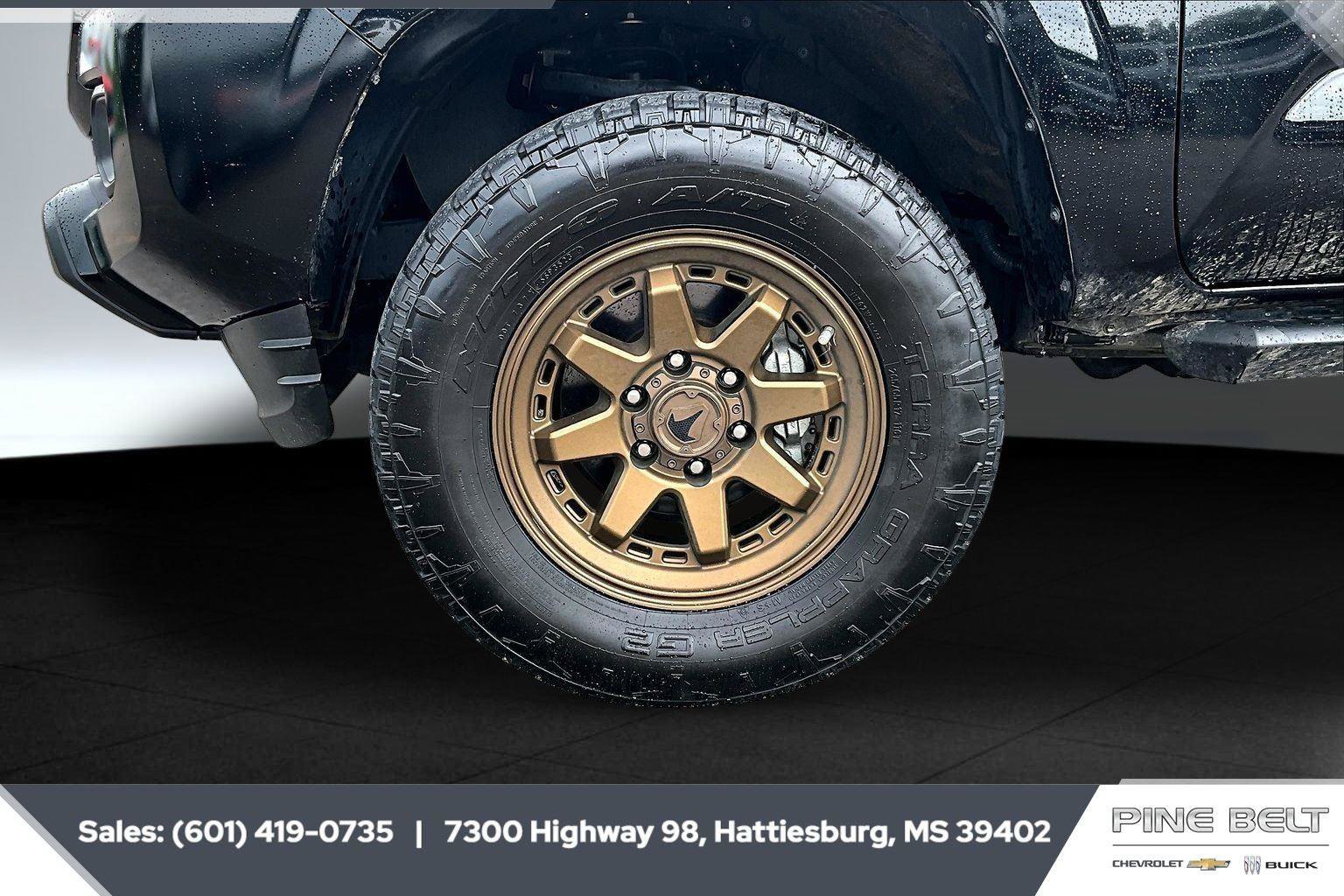 Used 2023 Toyota Tacoma SR AWD/4WD image 8