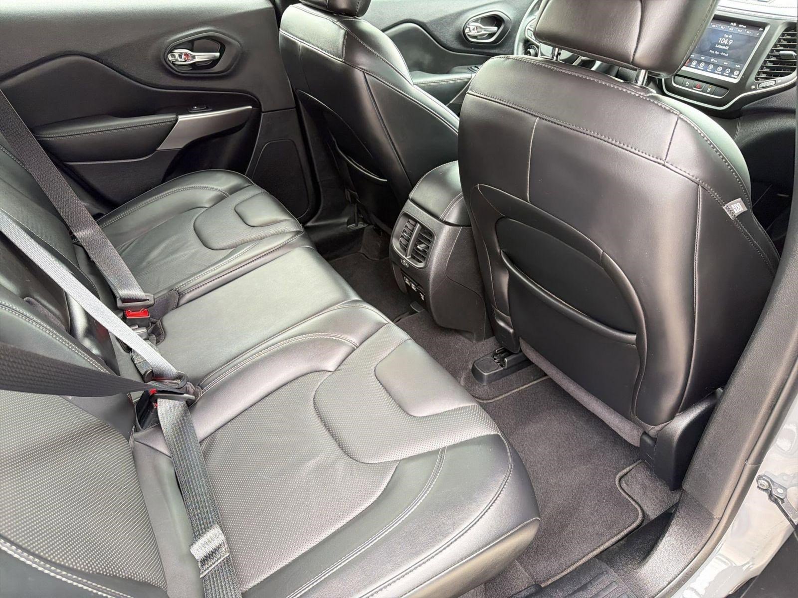 Used 2021 Jeep Cherokee Latitude Lux w/ Comfort/Convenience Group FWD image 29